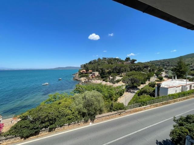 Appartamento Casa Girasole con accesso diretto alla spiaggia Porto Santo Stefano  Esterno foto
